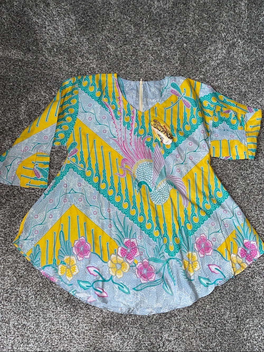 NWT BATIK PUTRI AFIANI Yellow & Aqua Floral top. Size XL - Picture 1 of 4